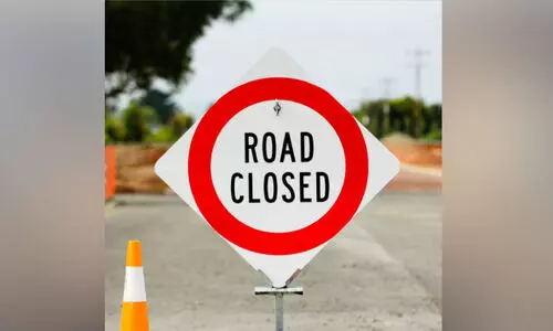 റോ​ഡ് അ​ട​ച്ചി​ടും