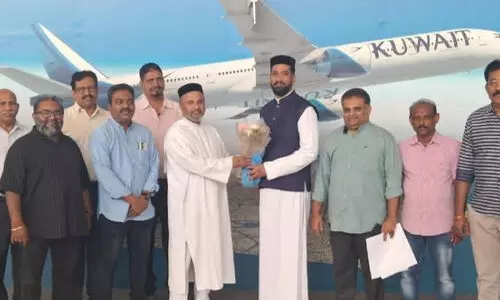 ഫാ.​മ​ത്താ​യി സ​ക്ക​റി​യ​ക്ക് സ്വീ​ക​ര​ണം ന​ൽ​കി