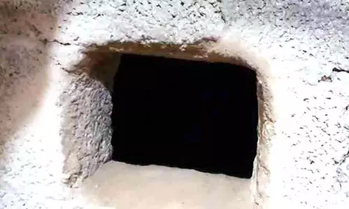 രഹസ്യ അറയില്‍ സൂക്ഷിച്ചിരുന്ന 101കുപ്പി മദ്യം പിടികൂടി