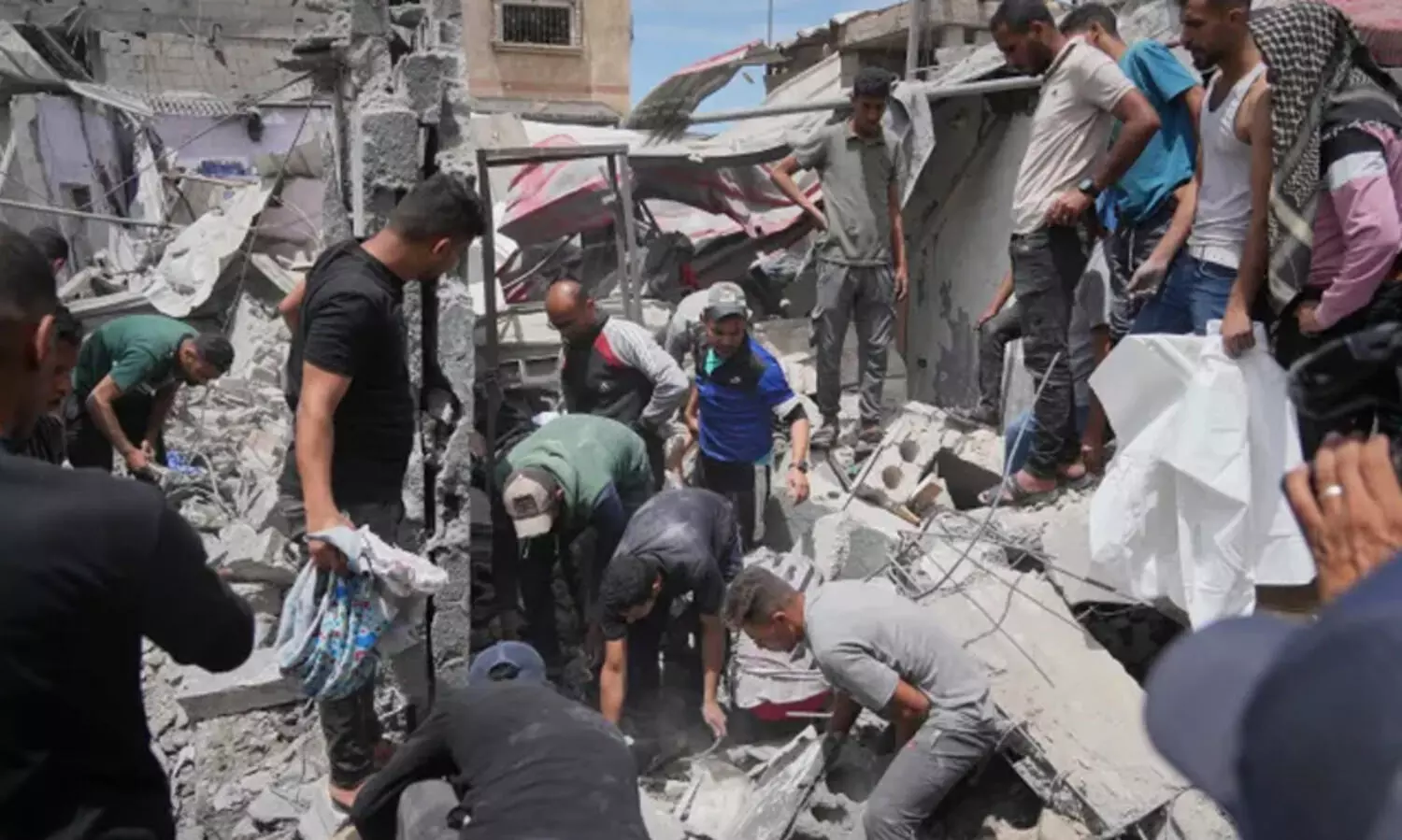 ലബനാനിൽ യു.എൻ സമാധാന സേനക്കരികെ ഗ്രനേഡ് വർഷവുമായി ഇസ്രായേൽ; ഗസ്സയിൽ 24 മണിക്കൂറിനിടെ കൊന്നുതീർത്തത് 113 പേരെ