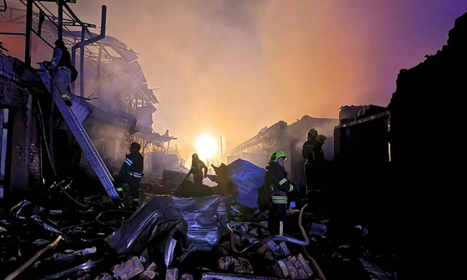 യു​​​ക്രെ​യ്നി​ൽ ആ​ക്ര​മ​ണം ക​ടു​പ്പി​ച്ച് റ​ഷ്യ