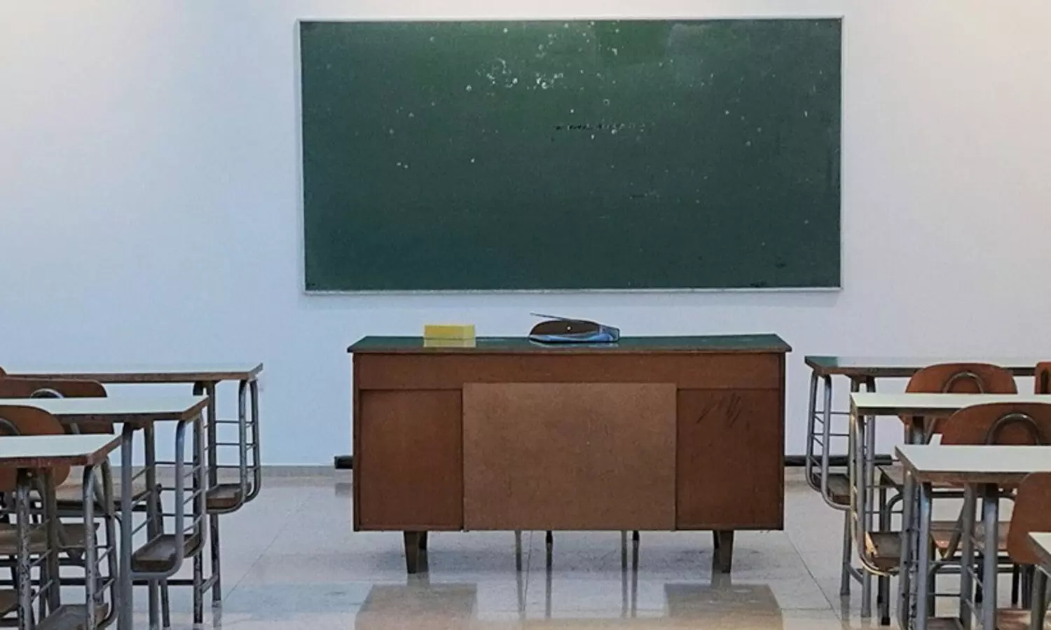 കുട്ടികളെക്കൊണ്ട് കാലിൽ മസാജ് ചെയ്യിപ്പിച്ചു; പ്രധാനാധ്യാപികക്ക് സ്ഥലംമാറ്റം