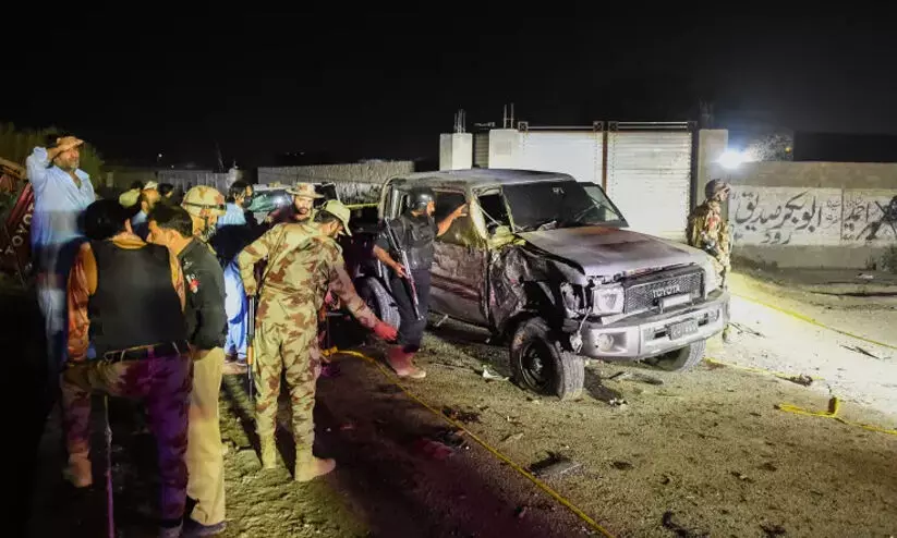 പാകിസ്താനിൽ ബോംബ് സ്ഫോടനത്തിൽ 11 മരണം, 30ഓളം പേർക്ക് പരിക്ക്; ചാവേറാക്രമണം എന്ന് സംശയം