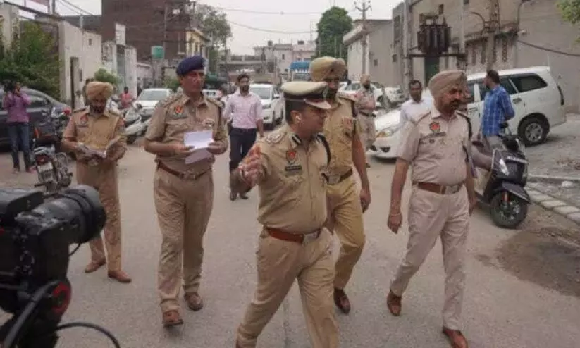 ധർമസ്ഥല; സാക്ഷി താമസിച്ച ഹോട്ടലിൽ പൊലീസ് റെയ്ഡ് ധർമസ്ഥല; സാക്ഷി താമസിച്ച ഹോട്ടലിൽ പൊലീസ് റെയ്ഡ്