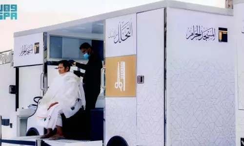 മ​ക്ക മ​സ്ജി​ദു​ൽ ഹ​റാ​മി​ൽ മു​ടി മു​റി​ക്കാ​നു​ള്ള സൗ​ജ​ന്യ സേ​വ​നം; ഉ​പ​യോ​ഗി​ച്ച​ത് 10 ല​ക്ഷ​ത്തി​ല​ധി​കം തീ​ർ​ഥാ​ട​ക​ർ