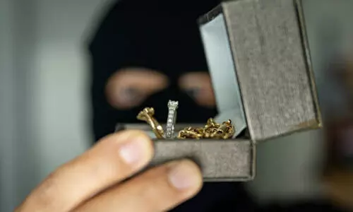 മരിച്ച വയോധികന്റെ സ്വർണമോതിരം ആശുപത്രി ജീവനക്കാരൻ മോഷ്ടിച്ചെന്ന് പരാതി