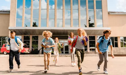 ഇ​നി റ​മ​ദാ​നി​ൽ അ​വ​സാ​ന ആ​ഴ്ച സ്കൂ​ൾ അ​വ​ധി; പു​തി​യ വി​ദ്യാ​ഭ്യാ​സ ക​ല​ണ്ട​ർ പു​റ​ത്തി​റ​ക്കി