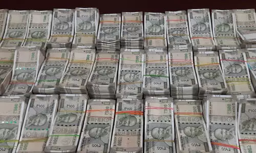 വേങ്ങരയിൽ വൻ കുഴൽപണ വേട്ട; ഒരു കോടിയുമായി കൊടുവള്ളി സ്വദേശി പിടിയിൽ