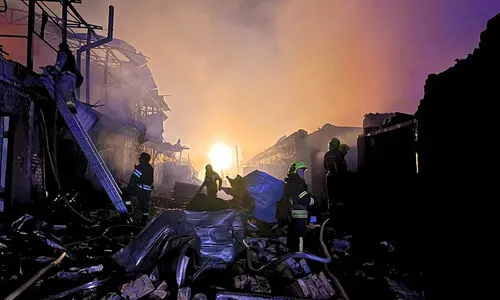 യു​​​ക്രെ​യ്നി​ൽ ആ​ക്ര​മ​ണം ക​ടു​പ്പി​ച്ച് റ​ഷ്യ