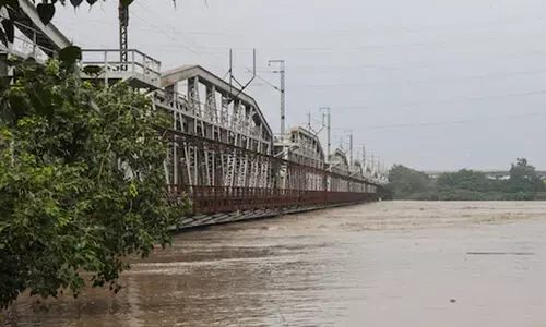യമുന നദിയിലെ ജലനിരപ്പ് 207.41 മീറ്ററായി ഉയർന്നു; വീടുകൾ വെള്ളത്തിനടിയിൽ, ഏറ്റവും ഉയർന്ന മൂന്നാമത്തെ ജലനിരപ്പ്