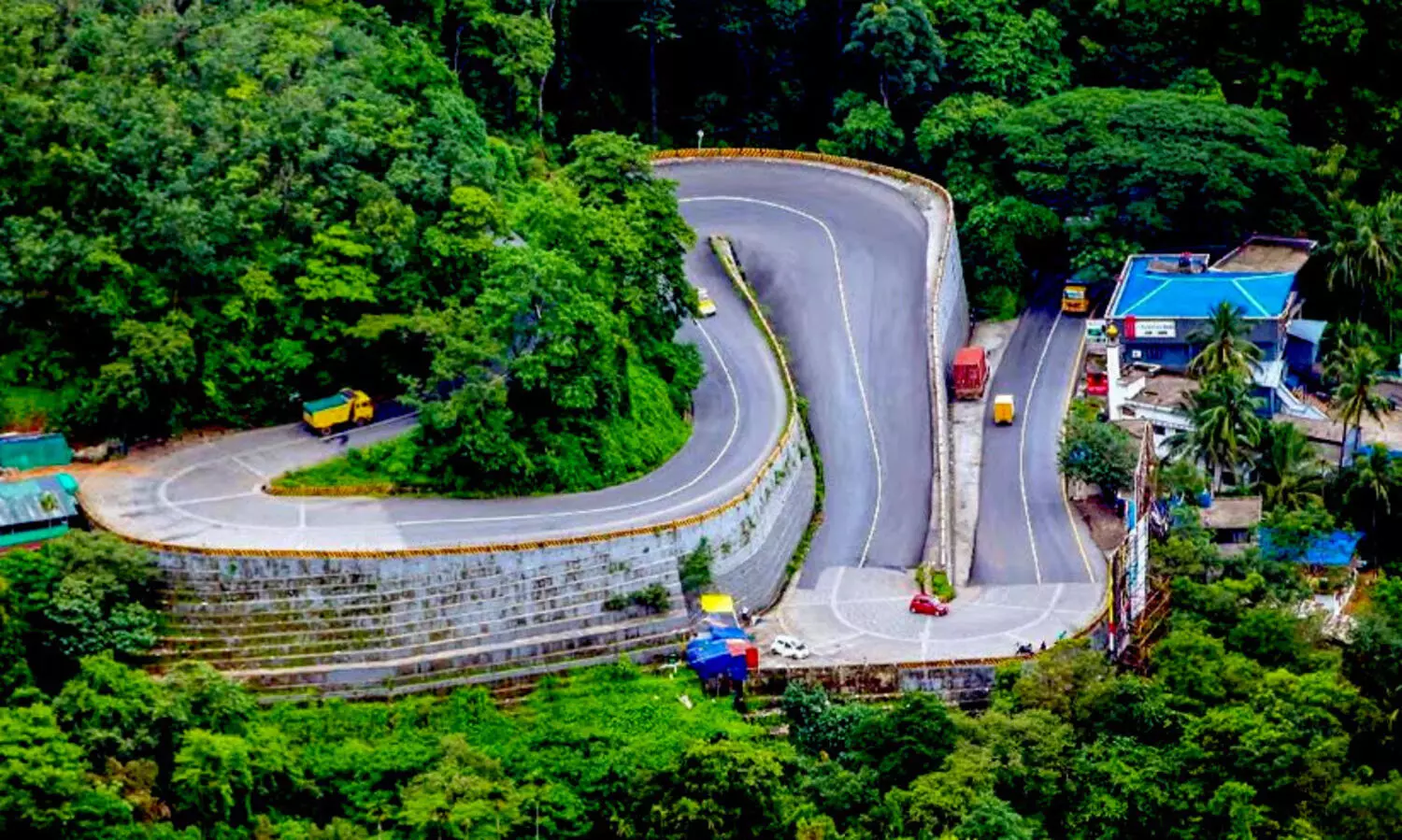 ഓണത്തിരക്കിനൊപ്പം  മഴയും; താമരശ്ശേരി ചുരത്തിൽ മൂന്നുദിവസത്തേക്ക് നിയന്ത്രണം
