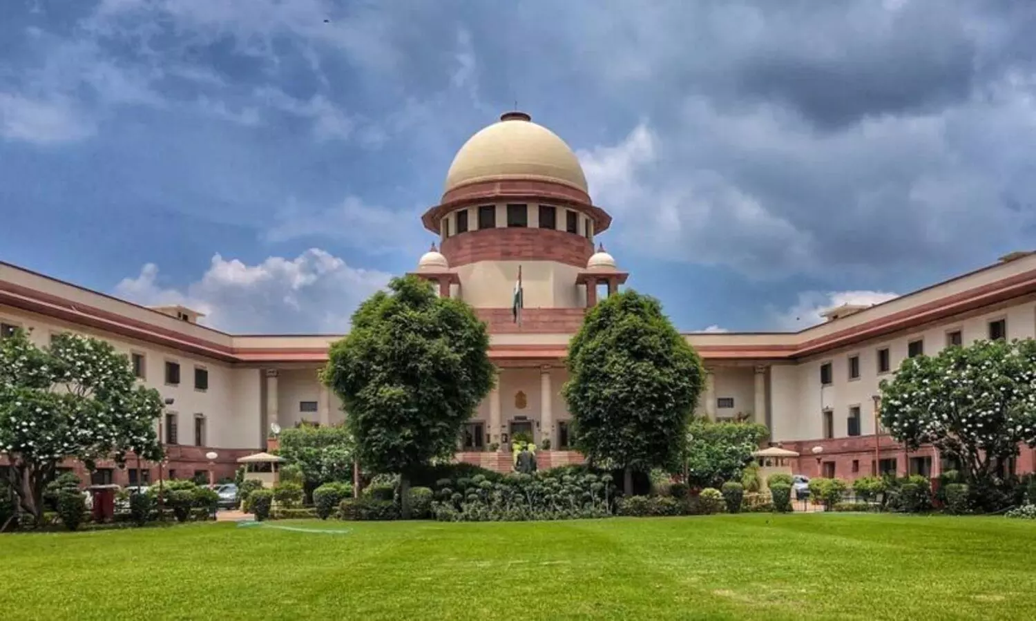 എട്ട് മാസത്തിനുള്ളിൽ പത്തിലധികം കസ്റ്റഡി മരണങ്ങൾ; പൊലീസ് സ്റ്റേഷനുകളിൽ സി.സി.ടി.വി കാമറകൾ പ്രവർത്തനക്ഷമമല്ലാത്തതിൽ  കേസെടുത്ത് സുപ്രീം കോടതി