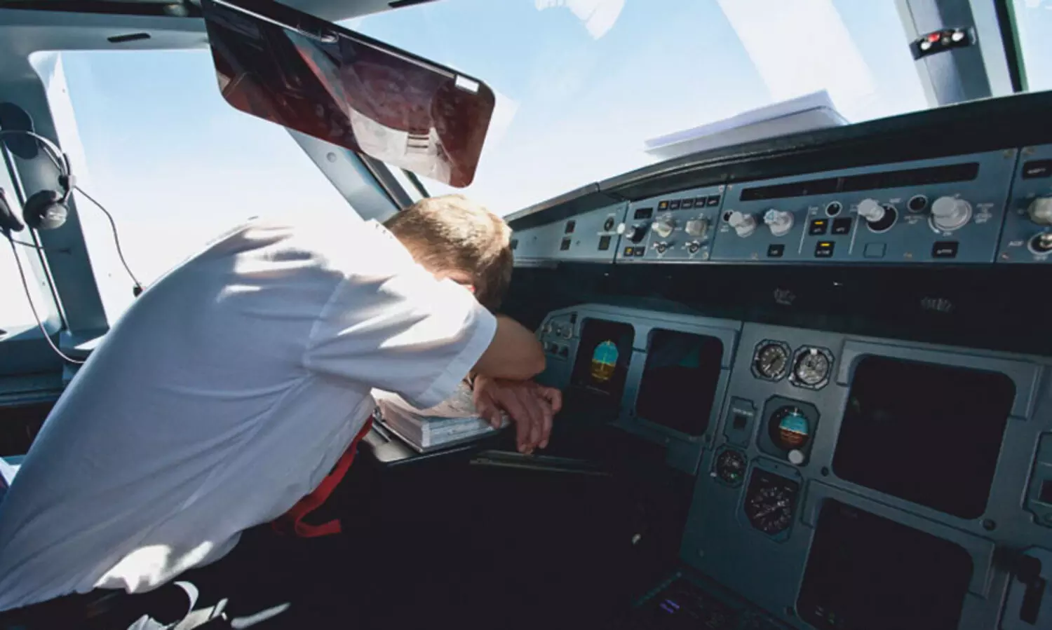 എയർ ഇന്ത്യ അപകടം: എയർലൈൻ ജീവനക്കാരുടെ   ക്ഷീണ സാധ്യകൾ ചെറുക്കാൻ കരട് നിർദേശങ്ങൾ പുറത്തിറക്കി