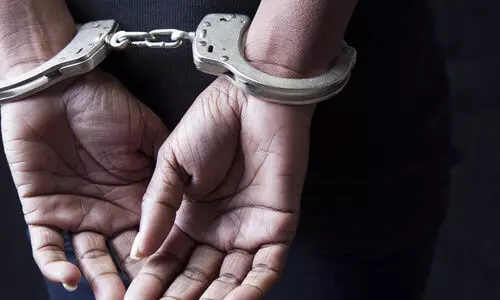 21 കോ​ടി​യു​ടെ മ​യ​ക്കു​മ​രു​ന്നു​മാ​യി മ​ല​യാ​ളി​ക​ളു​ൾ​പ്പെ​ടെ ആ​റു​പേ​ർ അ​റ​സ്റ്റി​ൽ