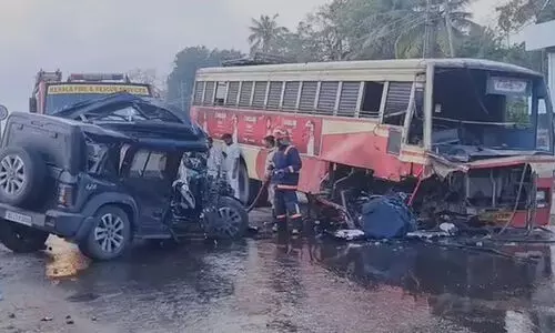 സംസ്ഥാനത്ത് വാഹനാപകടങ്ങളിൽ അഞ്ച് മരണം: കൊല്ലത്ത് ​കെ.എസ്.ആർ.സി.യും ജീപ്പും കൂട്ടിയിടിച്ച് മൂന്ന് പേർ മരിച്ചു, കണ്ണൂരിൽ ബൈക്കപകടത്തിൽ രണ്ട് മരണം