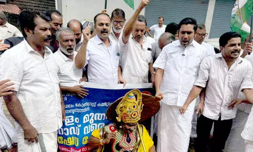 മേ​ലാ​റ്റൂ​ർ-​പു​ലാ​മ​ന്തോ​ൾ റോ​ഡ്; എ​തി​ർ​പ്പ് മു​ഖ്യ​മ​ന്ത്രി​ക്കും പൊ​തു​മ​രാ​മ​ത്ത് മ​ന്ത്രി​ക്കു​മെ​തി​രെ