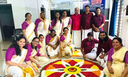 ഉത്രാടപ്പൂനിലാവേ വാ...