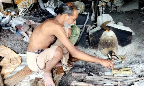 ഉ​ല​യി​ൽ ഉ​ല​യു​ന്നു ജീ​വി​ത​ങ്ങ​ൾ