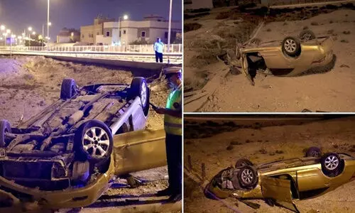 ഹമദ് ടൗണിൽ കാർ തല കീഴായി മറിഞ്ഞു; യുവാവിന് ഗുരുതര പരിക്ക്