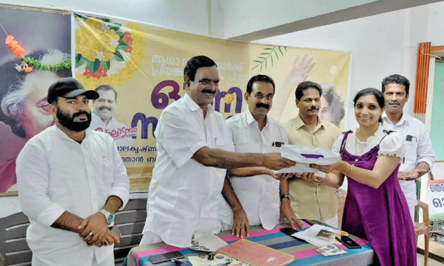 ആ​ശാ​വ​ർ​ക്ക​ർമാ​ർ​ക്ക് പ്രി​യ​ങ്ക ഗാ​ന്ധി​യു​ടെ ഓ​ണ​സ​മ്മാ​നം