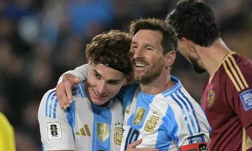 ഇരട്ട ഗോളുമായി മെസ്സി; വെനിസ്വേലയെ 3-0 ത്തിന് തകർത്ത് അർജന്റീന