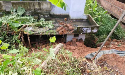 Accident in which the walls of two houses collapsed in Chokli