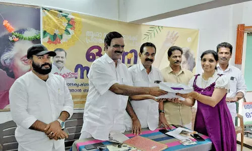 ആ​ശാ​വ​ർ​ക്ക​ർമാ​ർ​ക്ക് പ്രി​യ​ങ്ക ഗാ​ന്ധി​യു​ടെ ഓ​ണ​സ​മ്മാ​നം