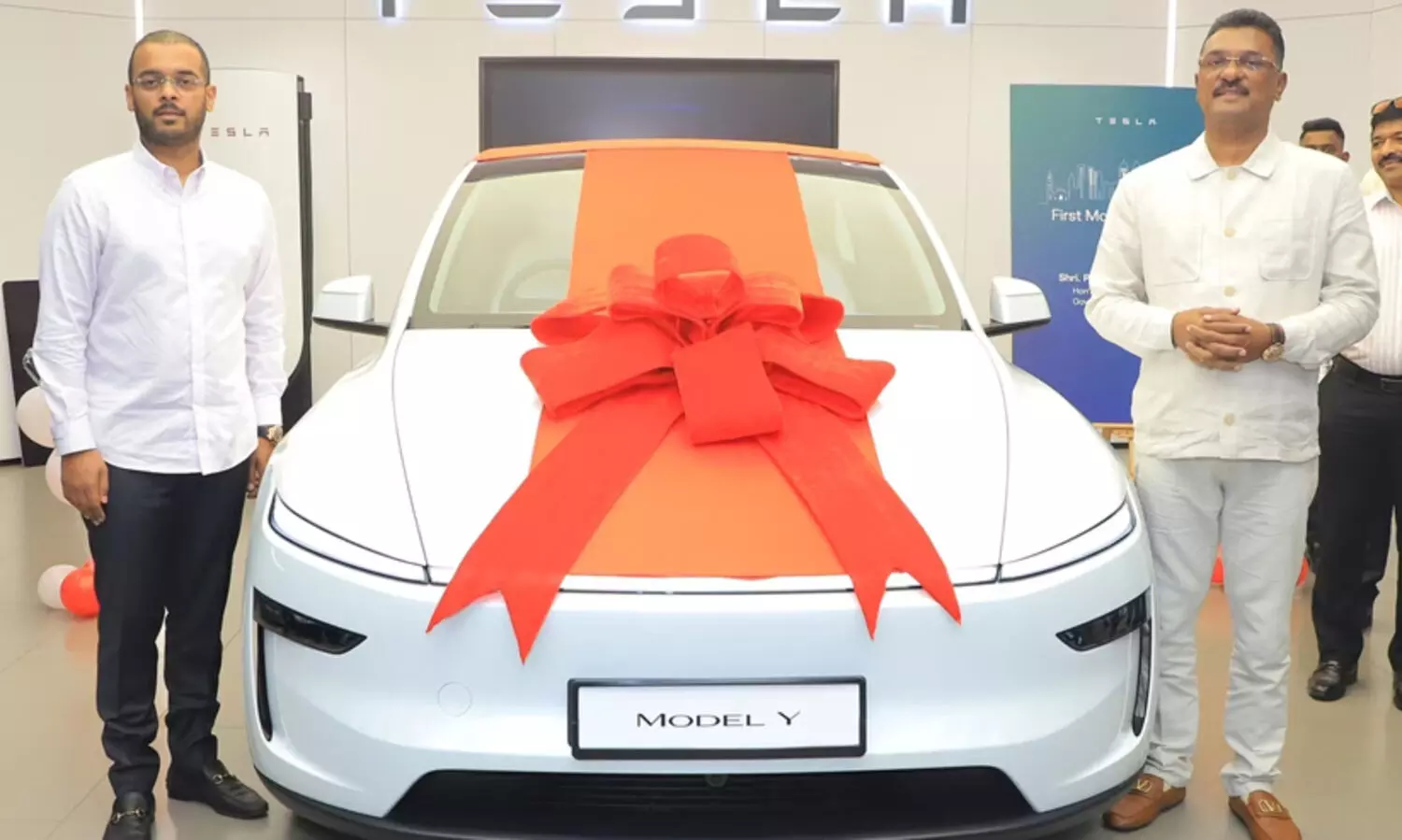 ടെസ്‌ല ഷോറൂമിൽ നിന്നും ആദ്യ വാഹനം സ്വന്തമാക്കി പ്രതാപ് സർനായിക്; മോഡൽ വൈ ഇനി നിരത്തുകളിൽ