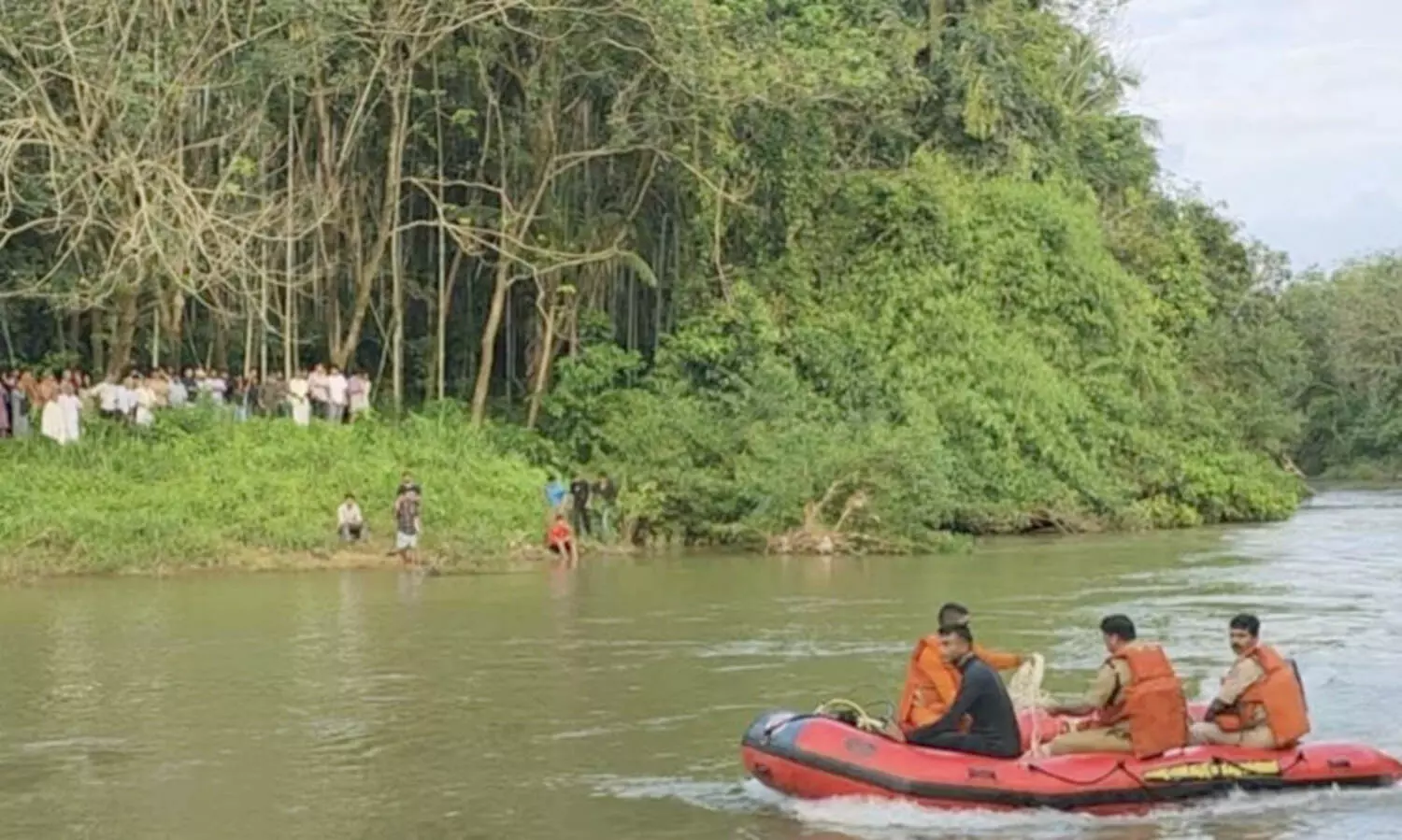 കടവിലെ പാറയിൽ കയറിനിൽക്കവെ പുഴയിൽവീണ പത്തുവയസുകാരിക്കായി വീണ്ടും തിരച്ചിൽ