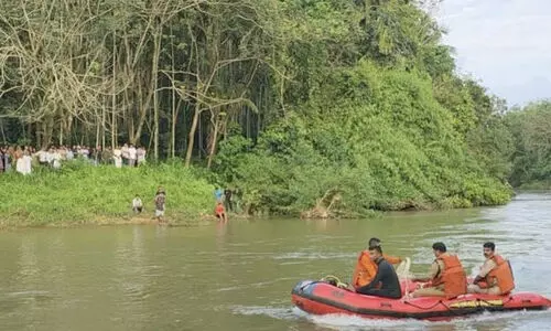 കടവിലെ പാറയിൽ കയറിനിൽക്കവെ പുഴയിൽവീണ പത്തുവയസുകാരിക്കായി വീണ്ടും തിരച്ചിൽ കടവിലെ പാറയിൽ കയറിനിൽക്കവെ പുഴയിൽവീണ പത്തുവയസുകാരിക്കായി വീണ്ടും തിരച്ചിൽ