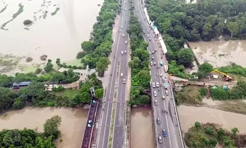 യമുനയിൽ വെള്ളപ്പൊക്ക ഭീഷണി തുടരുന്നു; ഡൽഹിയിലെ പല ഭാഗങ്ങളിലും വെള്ളം കയറി