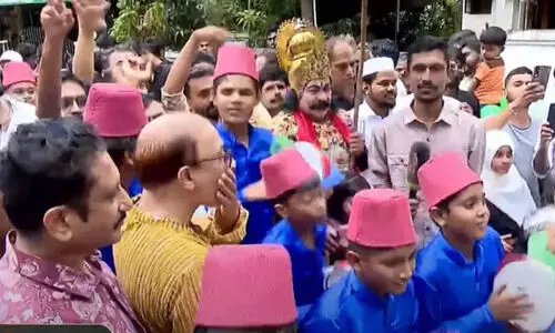 ദഫിന്റെ താളത്തിൽ മാവേലി;  നബിദിനവും തിരുവോണവും ഒരുമിച്ചാഘോഷിച്ച് പാലക്കാട്