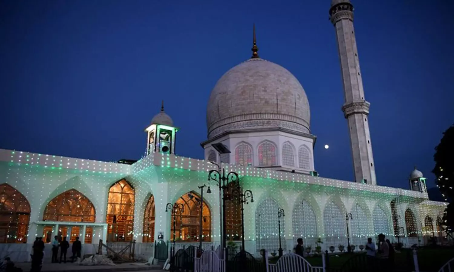 ജമ്മു കശ്മീരിൽ ആരാധനാലയത്തിലെ ദേശീയ ചിഹ്ന വിവാദം കത്തിക്കാൻ ബി.ജെ.പി; മത ചടങ്ങിലെ ഫലകത്തിൽ അശോക ചിഹ്നം സ്ഥാപിക്കേണ്ടതിന്റെ ആവശ്യകത എന്തായിരുന്നുവെന്ന് ഉമർ അബ്ദുല്ല