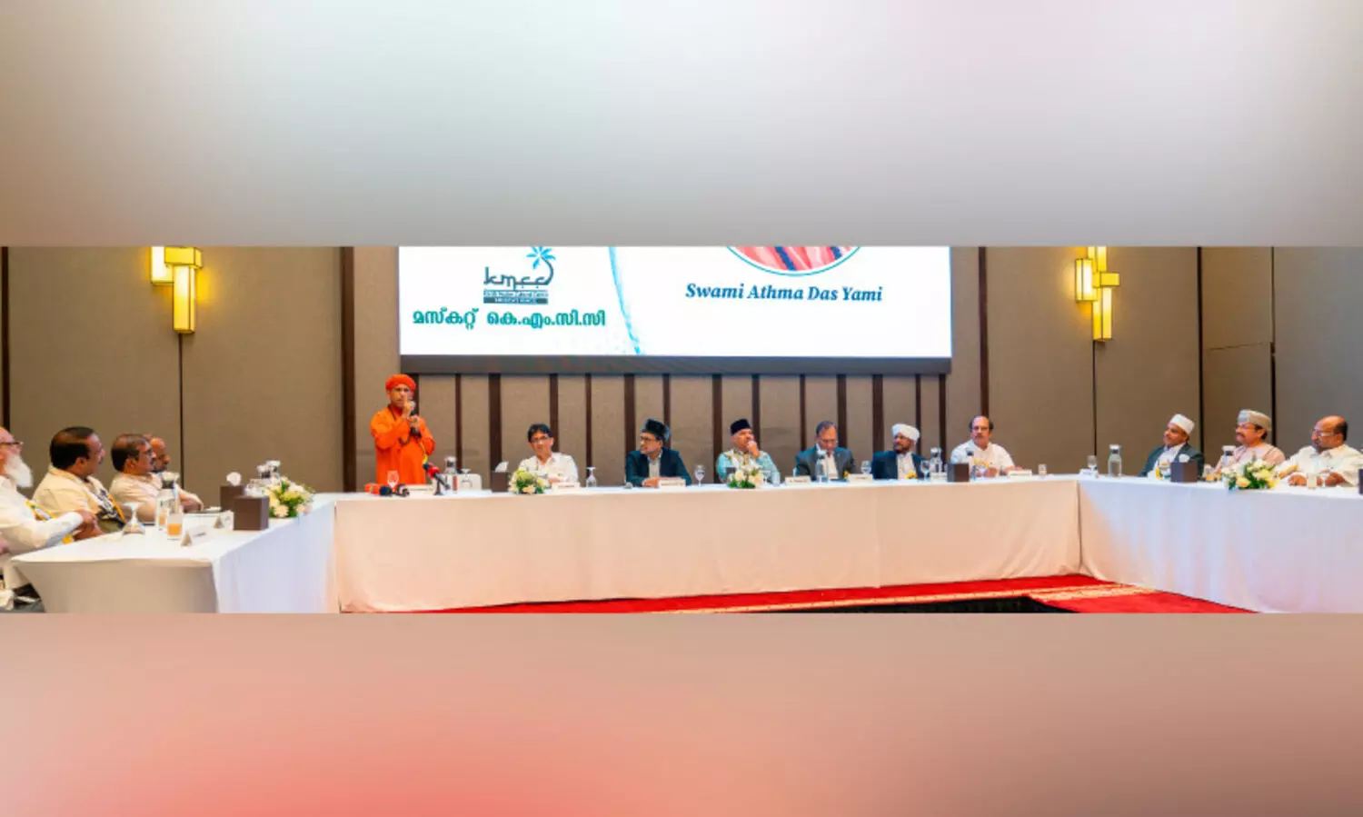 സ്നേ​ഹ​ത്തി​ന്റെ ന​റു​നി​ലാ​വു​മാ​യി സൗ​ഹാ​ർ​ദ സം​ഗ​മം