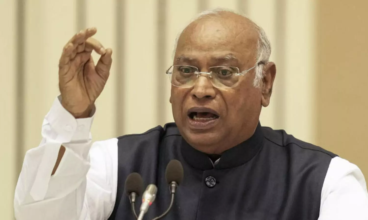 കർണാടകയിലെ വോട്ടു​ മോഷണ കേസിൽ നിർണായക വിവരങ്ങൾ തെര​ഞ്ഞെടുപ്പ് കമീഷൻ മറച്ചുവെച്ചതായി കോൺഗ്രസ്