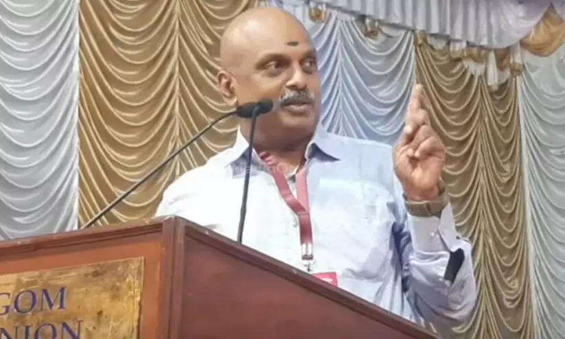 മന്ത്രി വാസവൻ സാറിന് ഇഷ്ടപ്പെടാത്ത കാര്യമാണ് പറയാൻ പോവുന്നത്... തൊഴിലാളി പ്രസ്ഥാനത്തെ ആദ്യമായി സംഘടിപ്പിച്ചത് ശ്രീനാരായണ ഗുരുവാണ്...സി.പി.എം അത് കഴിഞ്ഞാണ് സാർ ഉണ്ടായത്; എ.ഡി.ജി.പി എസ്.ശ്രീജിത്ത് മന്ത്രി വാസവൻ സാറിന് ഇഷ്ടപ്പെടാത്ത കാര്യമാണ് പറയാൻ പോവുന്നത്... തൊഴിലാളി പ്രസ്ഥാനത്തെ ആദ്യമായി സംഘടിപ്പിച്ചത് ശ്രീനാരായണ ഗുരുവാണ്...സി.പി.എം അത് കഴിഞ്ഞാണ് സാർ ഉണ്ടായത്; എ.ഡി.ജി.പി എസ്.ശ്രീജിത്ത്