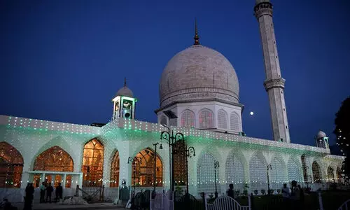 ജമ്മു കശ്മീരിൽ ആരാധനാലയത്തിലെ ദേശീയ ചിഹ്ന വിവാദം കത്തിക്കാൻ ബി.ജെ.പി; മത ചടങ്ങിലെ ഫലകത്തിൽ അശോക ചിഹ്നം സ്ഥാപിക്കേണ്ടതിന്റെ ആവശ്യകത എന്തായിരുന്നുവെന്ന് ഉമർ അബ്ദുല്ല