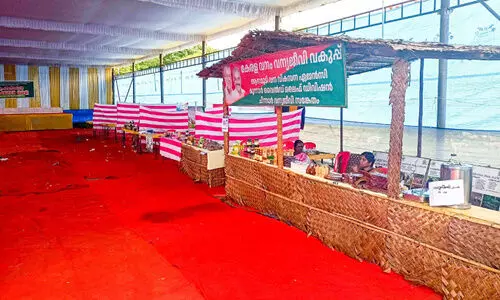 മേ​ള ഗ്രൗ​ണ്ടി​ൽ ശേ​ഷി​ക്കു​ന്ന സ്റ്റാ​ളു​ക​ൾ