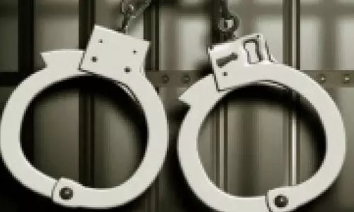 കൊ​ള്ള​യ​ടി​ച്ച് നാ​ടു​വി​ട്ട പ്ര​തി​യെ യു.​എ.​ഇ​ക്ക് കൈ​മാ​റി