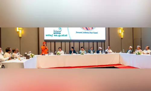 സ്നേ​ഹ​ത്തി​ന്റെ ന​റു​നി​ലാ​വു​മാ​യി സൗ​ഹാ​ർ​ദ സം​ഗ​മം