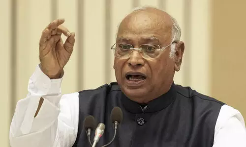 കർണാടകയിലെ വോട്ടു​ മോഷണ കേസിൽ നിർണായക വിവരങ്ങൾ തെര​ഞ്ഞെടുപ്പ് കമീഷൻ മറച്ചുവെച്ചതായി കോൺഗ്രസ്