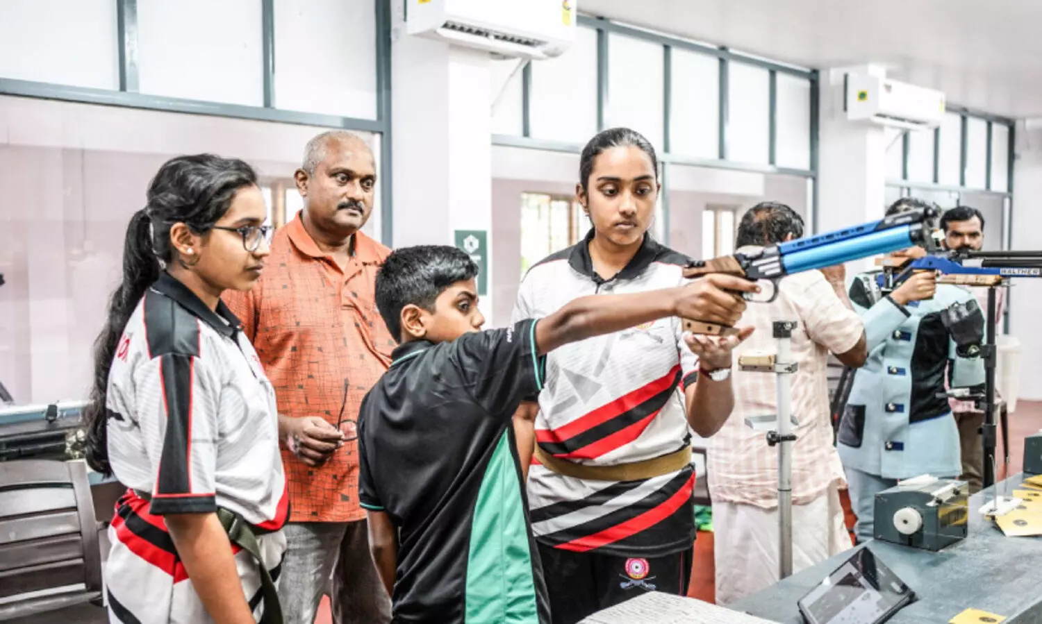 ഷൂട്ടിങ് ഇവിടെ വീട്ടുകാര്യം