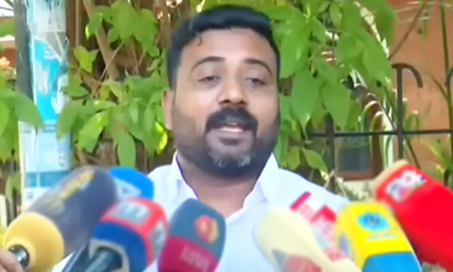 മനസാക്ഷിക്കുത്ത് കാരണം സമാധാനവും ഉറക്കവും നഷ്ടപ്പെട്ടു -സി.പി.എമ്മിൽ ചേരുമെന്ന് പ്രഖ്യാപിച്ച റിയാസ് തച്ചമ്പാറ തിരികെ കോൺഗ്രസിലേക്ക്