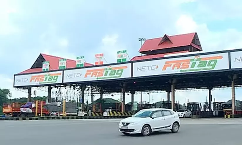 പാലിയേക്കര ടോൾ പിരിവ്; കേസ് നാളെ ഹൈകോടതിയിൽ പാലിയേക്കര ടോൾ പിരിവ്; കേസ് നാളെ ഹൈകോടതിയിൽ