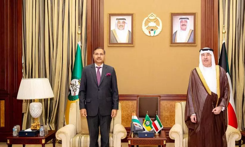 ഇന്ത്യൻ അംബാസഡർ കുവൈത്ത് നാഷനൽ ഗാർഡ് മേധാവിയുമായി ചർച്ച നടത്തി ഇന്ത്യൻ അംബാസഡർ കുവൈത്ത് നാഷനൽ ഗാർഡ് മേധാവിയുമായി ചർച്ച നടത്തി