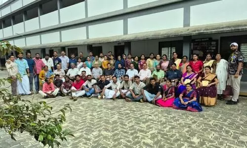 കാലം മാറിയാലും മായില്ല സൗഹൃദം; തൃശ്ശിലേരി സ്കൂളിൽ 23 വർഷം മുമ്പത്തെ എസ്.എസ്.എൽ.സി ബാച്ചിന്റെ സംഗമം കാലം മാറിയാലും മായില്ല സൗഹൃദം; തൃശ്ശിലേരി സ്കൂളിൽ 23 വർഷം മുമ്പത്തെ എസ്.എസ്.എൽ.സി ബാച്ചിന്റെ സംഗമം