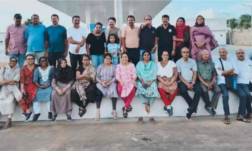 ‘എങ്ങും ഭയാനക അന്തരീക്ഷം’; ജെൻ സി പ്രക്ഷോഭത്തിൽ ‘കുടുങ്ങിയ’ മലയാളി യാത്രാസംഘം പറയുന്നു ‘എങ്ങും ഭയാനക അന്തരീക്ഷം’; ജെൻ സി പ്രക്ഷോഭത്തിൽ ‘കുടുങ്ങിയ’ മലയാളി യാത്രാസംഘം പറയുന്നു