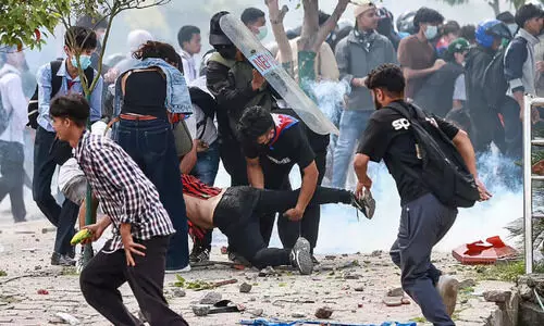 വിലക്കിൽ വീഴുമോ ഭരണം? മുൾമുനയിൽ നേപ്പാൾ