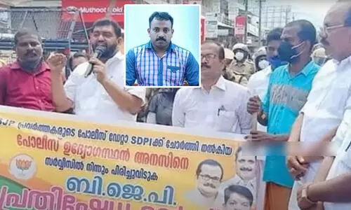 അനസിന്റെ സ്ഥാനത്ത് ഞാനാണെങ്കിൽ കുടുംബം കൂട്ടആത്മഹത്യ ചെയ്തേനെ, അമ്മ ചങ്കുപൊട്ടി മരിച്ചിട്ടുണ്ടാവും -ഉമേഷ് വള്ളിക്കുന്ന് അനസിന്റെ സ്ഥാനത്ത് ഞാനാണെങ്കിൽ കുടുംബം കൂട്ടആത്മഹത്യ ചെയ്തേനെ, അമ്മ ചങ്കുപൊട്ടി മരിച്ചിട്ടുണ്ടാവും -ഉമേഷ് വള്ളിക്കുന്ന്