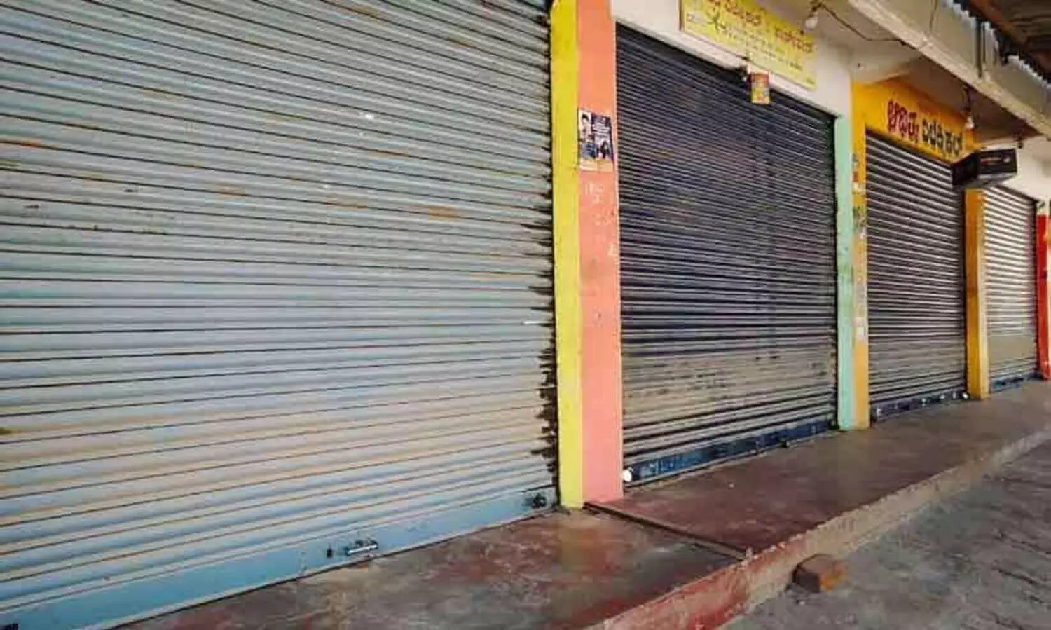 വ​ർ​ഗീ​യ സം​ഘ​ർ​ഷം; മ​ദ്ദൂ​രി​ൽ വ​ന്‍ പൊ​ലീ​സ് സ​ന്നാ​ഹം